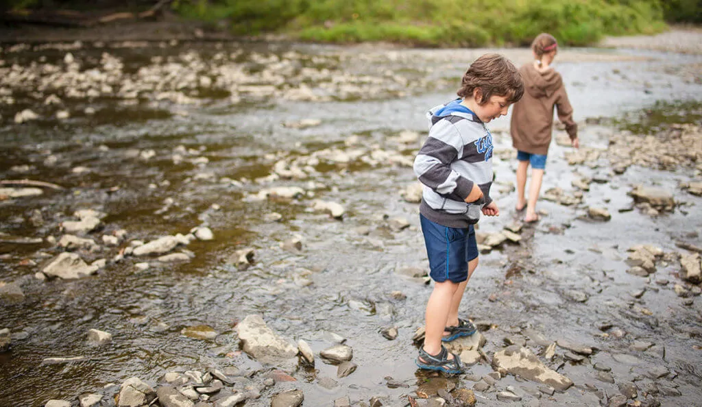 16 Tips for a Happy Family Hike That Will Keep the Kids Entertained